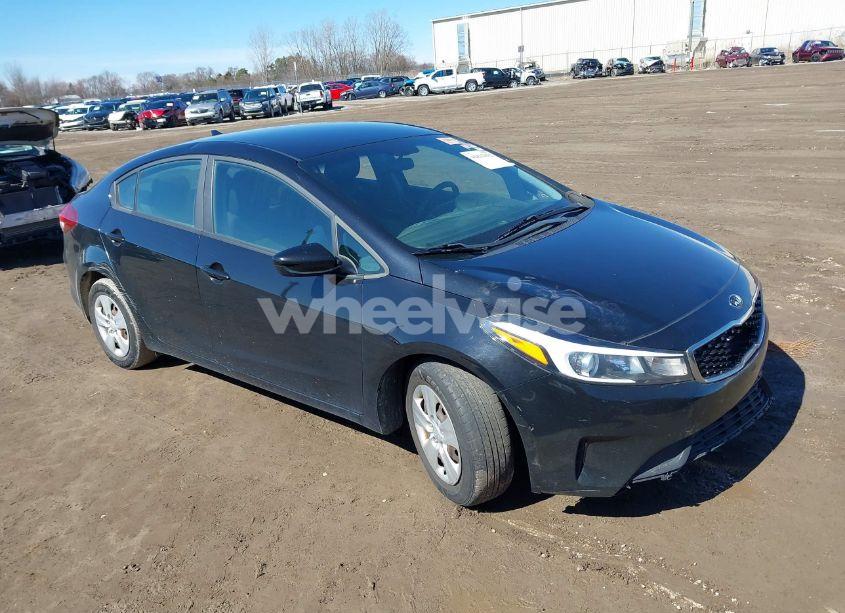2017 Kia Forte LX (VIN 3KPFK4A73HE106226) main photo