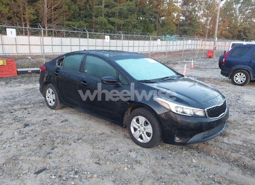 2017 Kia Forte LX (VIN 3KPFK4A73HE124337) main photo