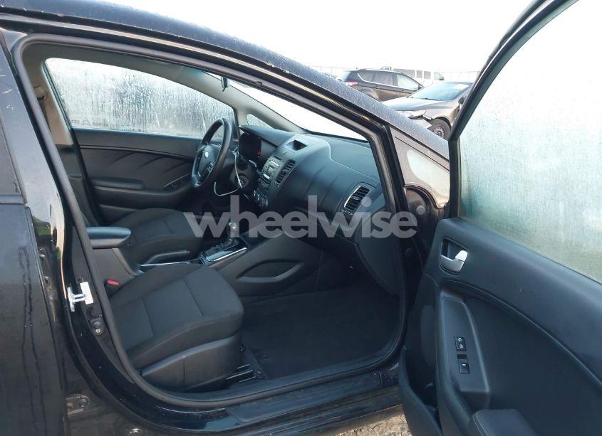 Photo 5 of 2017 Kia Forte LX (VIN 3KPFK4A73HE124337)