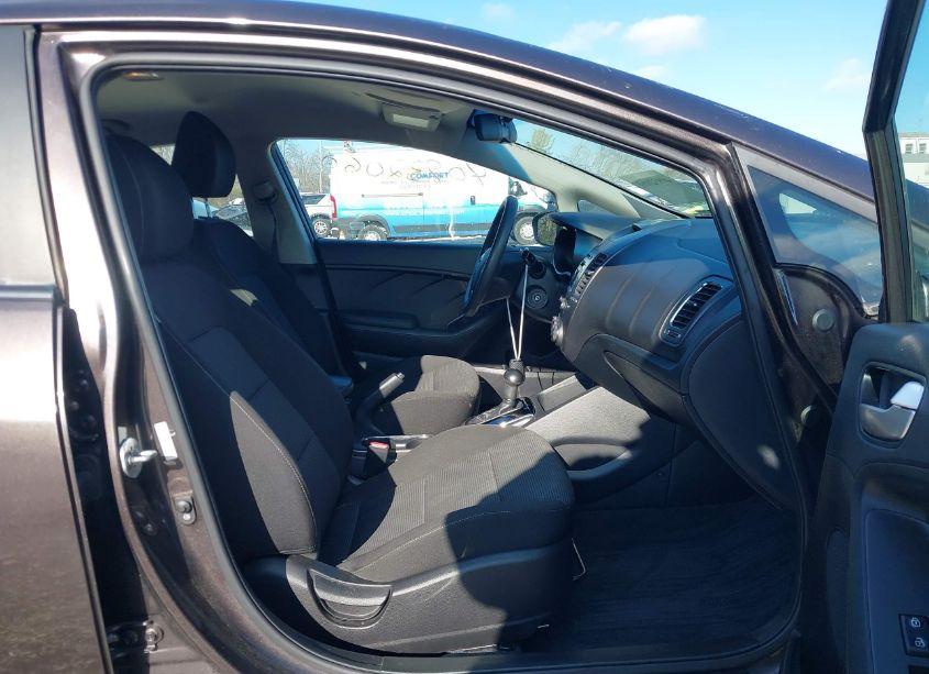 Photo 5 of 2017 Kia Forte LX (VIN 3KPFK4A73HE160867)