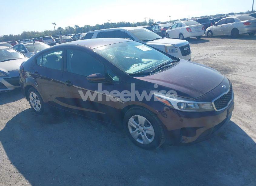 2018 Kia Forte LX (VIN 3KPFK4A73JE177030) main photo