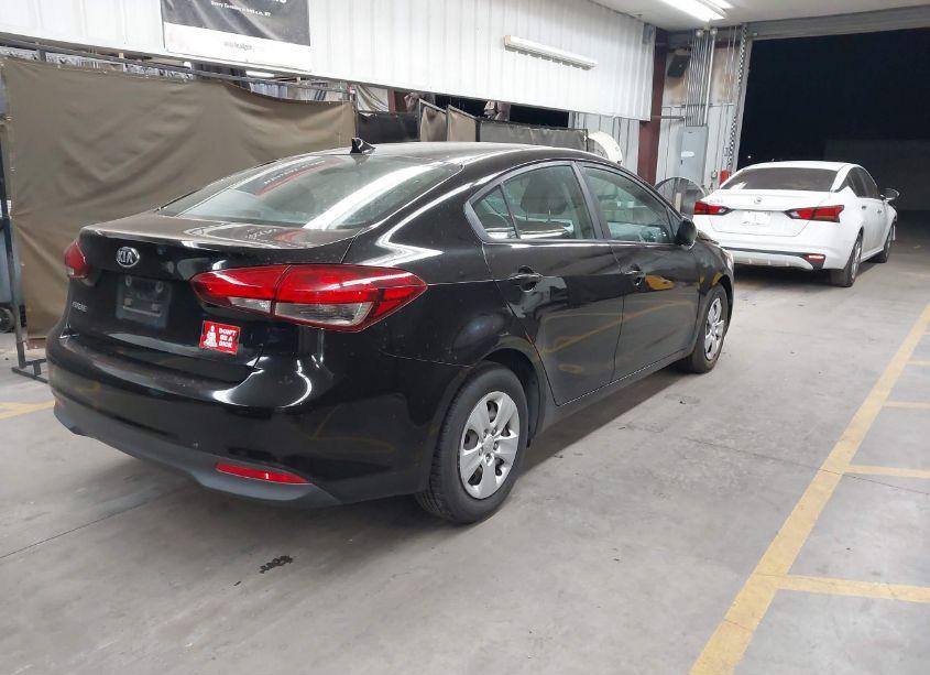 Photo 4 of 2018 Kia Forte LX (VIN 3KPFK4A73JE219681)