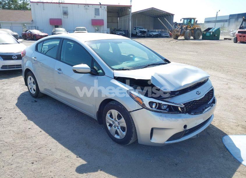 2018 Kia Forte LX (VIN 3KPFK4A73JE239090) main photo