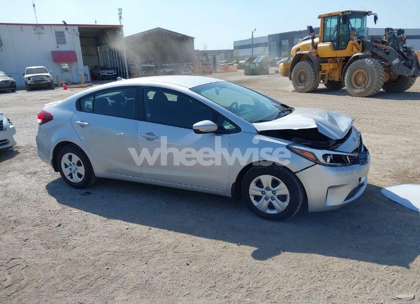 Photo 13 of 2018 Kia Forte LX (VIN 3KPFK4A73JE239090)