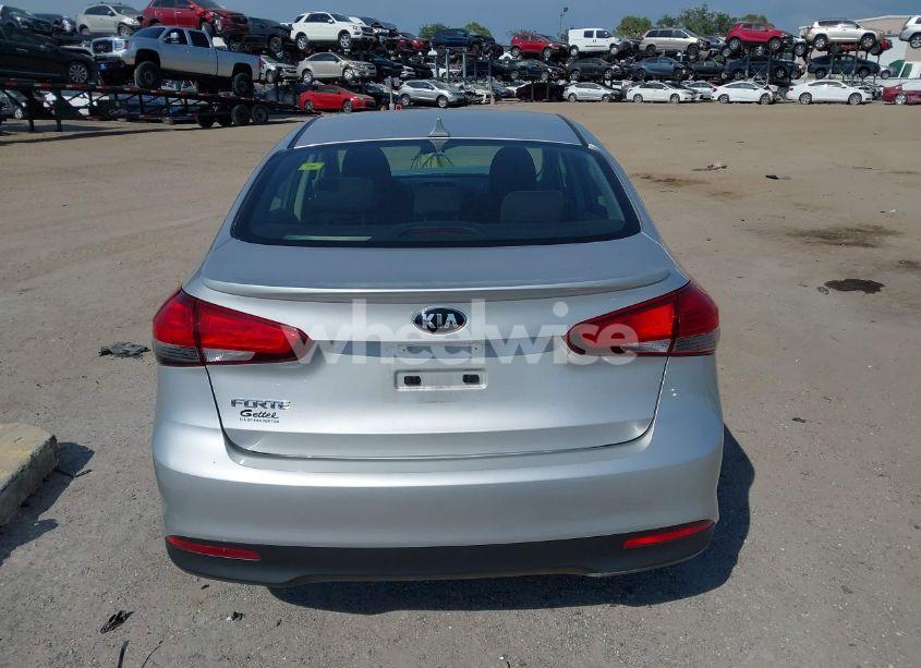 Photo 16 of 2018 Kia Forte LX (VIN 3KPFK4A73JE239090)