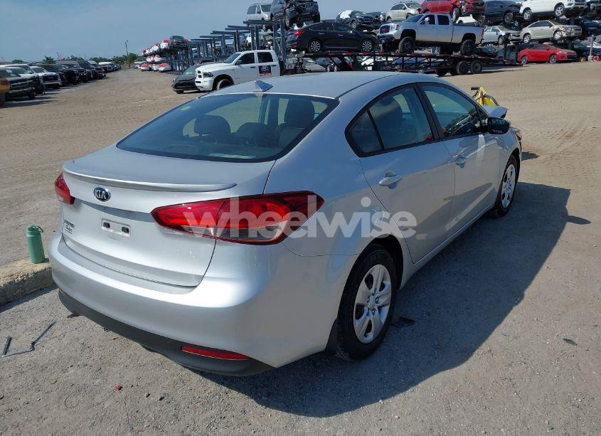 Photo 4 of 2018 Kia Forte LX (VIN 3KPFK4A73JE239090)