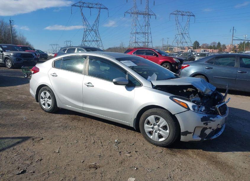 2018 Kia Forte LX (VIN 3KPFK4A73JE254334) main photo