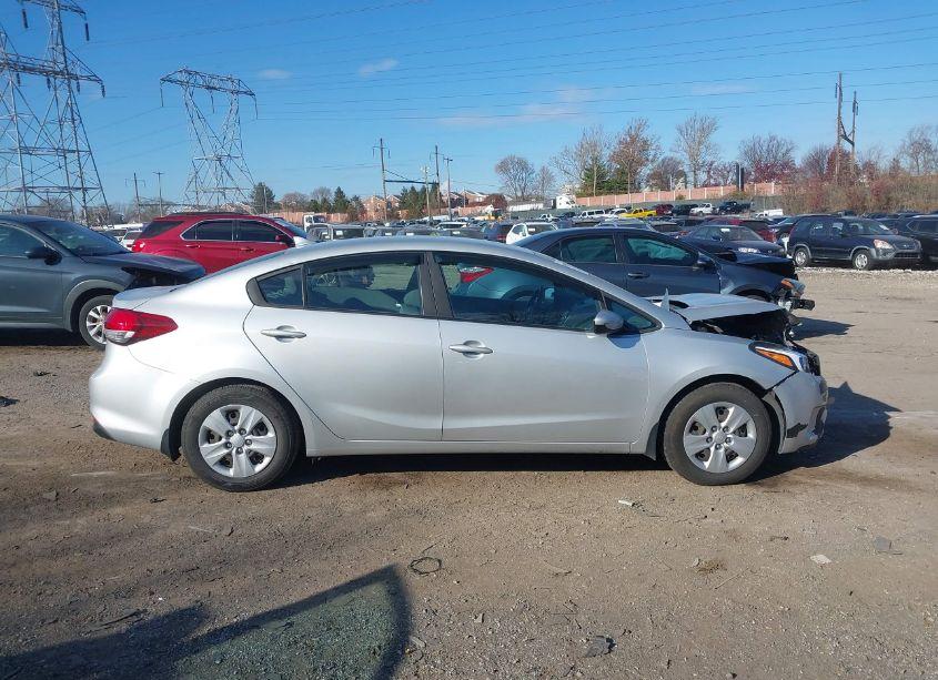 Photo 13 of 2018 Kia Forte LX (VIN 3KPFK4A73JE254334)