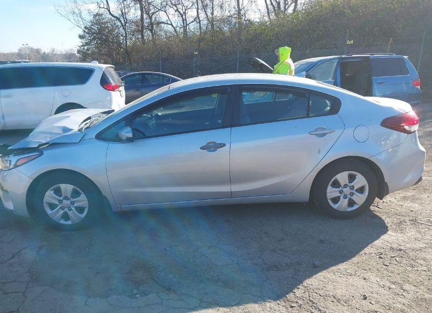 Photo 14 of 2018 Kia Forte LX (VIN 3KPFK4A73JE254334)