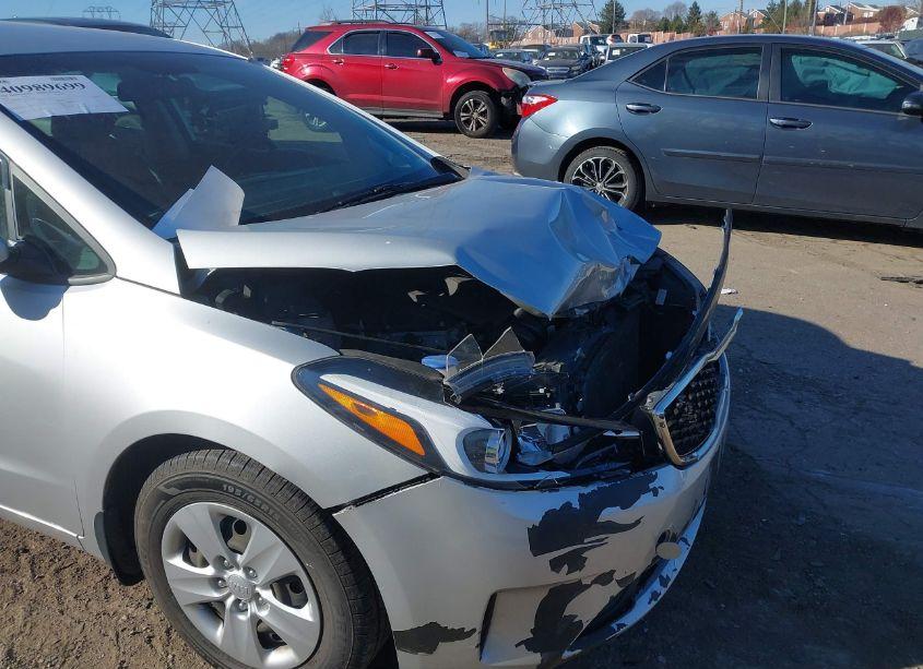 Photo 6 of 2018 Kia Forte LX (VIN 3KPFK4A73JE254334)