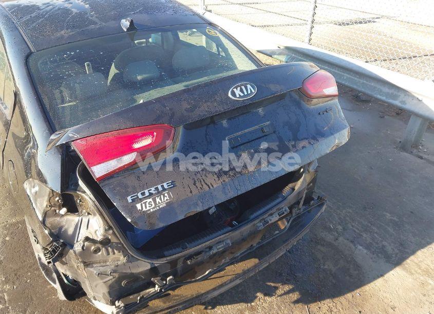 Photo 6 of 2017 Kia Forte LX (VIN 3KPFK4A74HE010069)