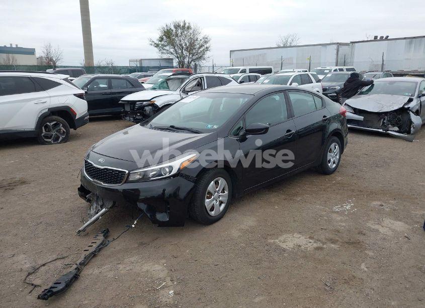 Photo 2 of 2017 Kia Forte LX (VIN 3KPFK4A74HE014946)