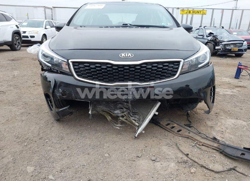 Photo 6 of 2017 Kia Forte LX (VIN 3KPFK4A74HE014946)