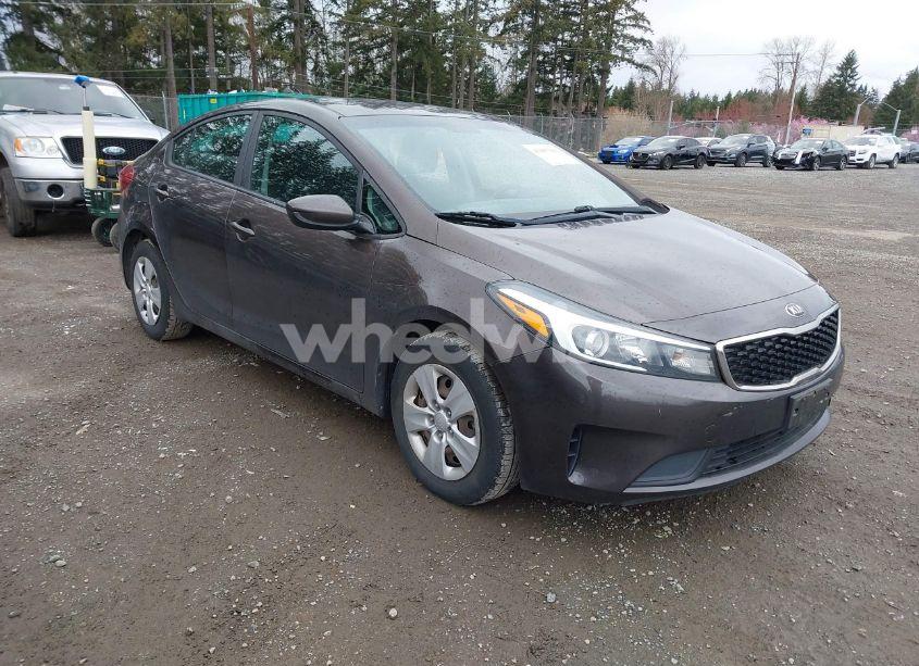 2017 Kia Forte LX (VIN 3KPFK4A74HE018334) main photo