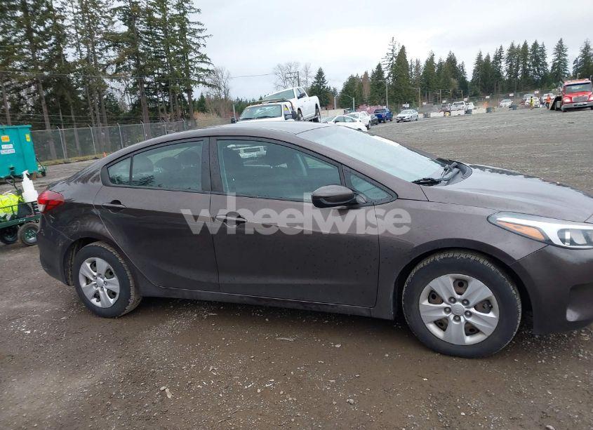 Photo 13 of 2017 Kia Forte LX (VIN 3KPFK4A74HE018334)