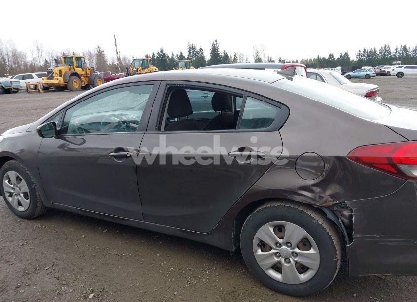 Photo 14 of 2017 Kia Forte LX (VIN 3KPFK4A74HE018334)