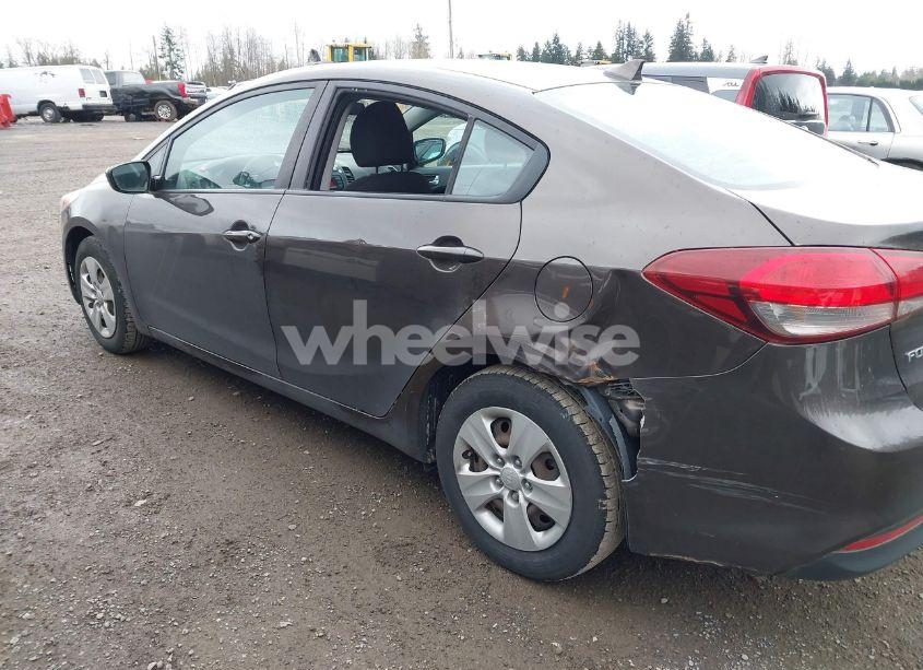 Photo 6 of 2017 Kia Forte LX (VIN 3KPFK4A74HE018334)