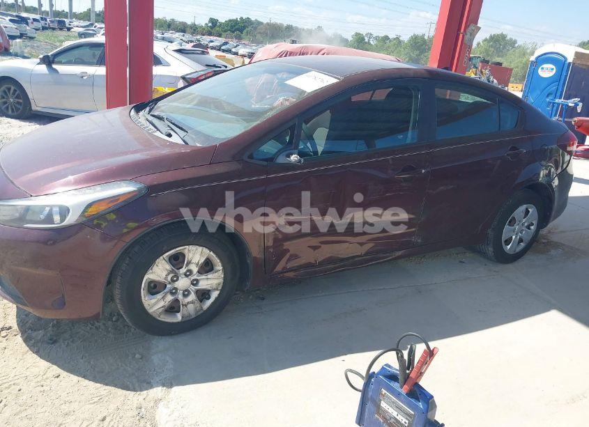 Photo 6 of 2017 Kia Forte LX (VIN 3KPFK4A74HE032072)