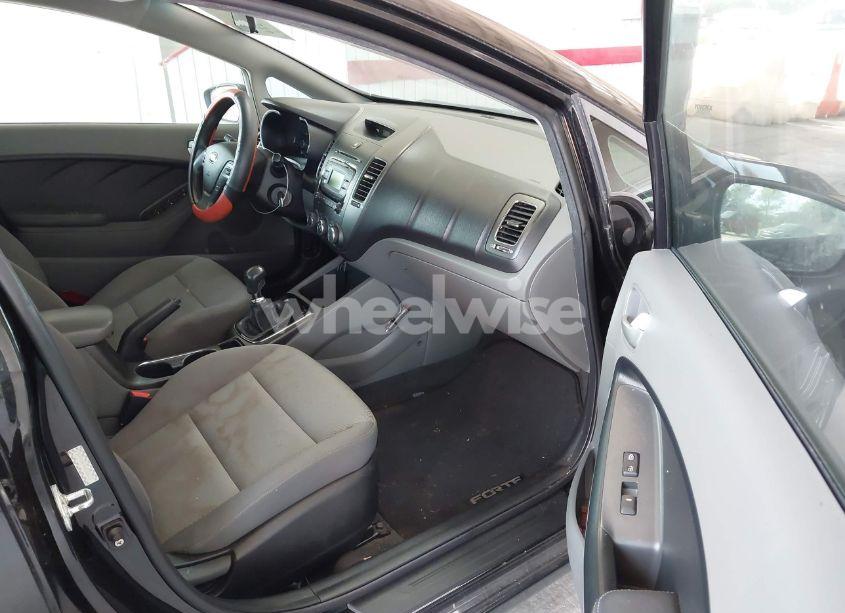 Photo 5 of 2017 Kia Forte LX (VIN 3KPFK4A74HE036218)