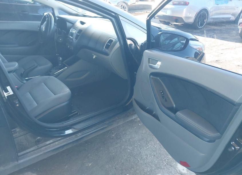 Photo 5 of 2017 Kia Forte LX (VIN 3KPFK4A74HE075567)