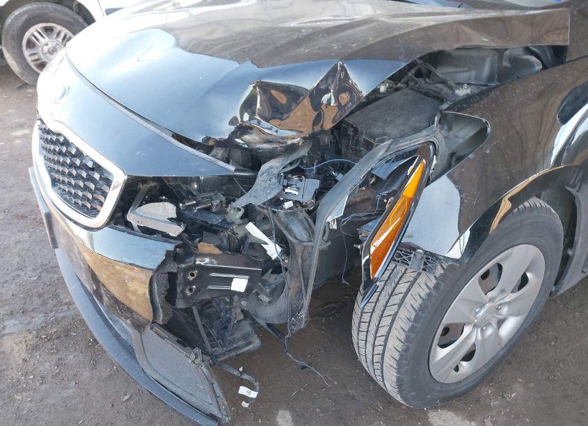 Photo 6 of 2017 Kia Forte LX (VIN 3KPFK4A74HE075567)