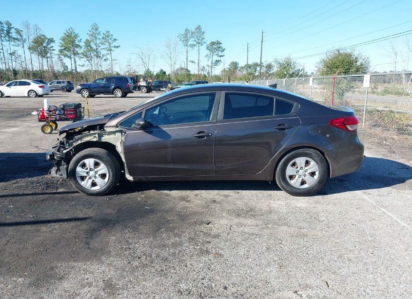 Photo 15 of 2017 Kia Forte LX (VIN 3KPFK4A74HE091168)