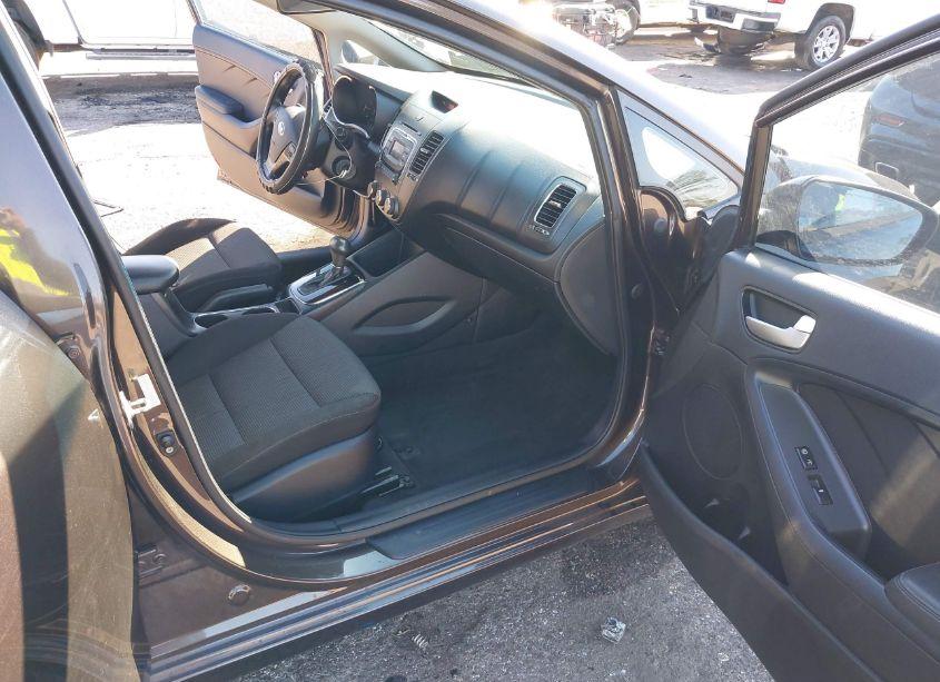 Photo 5 of 2017 Kia Forte LX (VIN 3KPFK4A74HE091168)