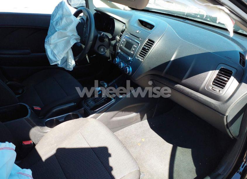 Photo 5 of 2017 Kia Forte LX (VIN 3KPFK4A74HE102346)