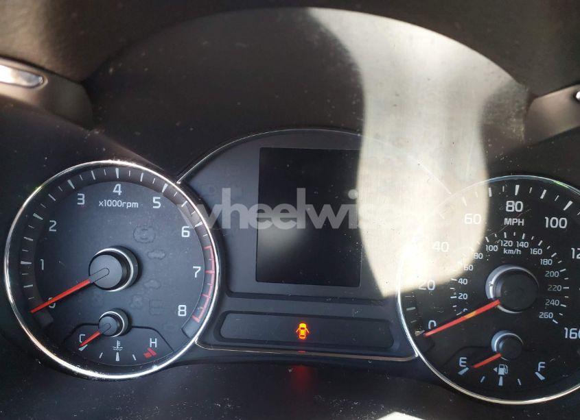 Photo 7 of 2017 Kia Forte LX (VIN 3KPFK4A74HE102346)