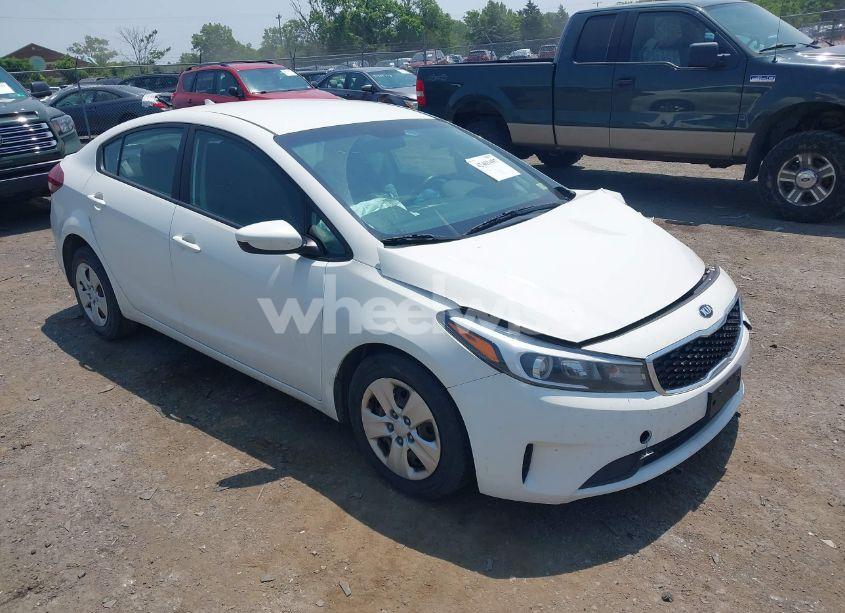 2017 Kia Forte LX (VIN 3KPFK4A74HE152485) main photo