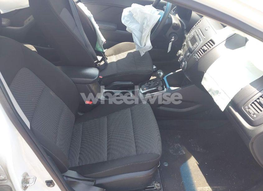 Photo 5 of 2017 Kia Forte LX (VIN 3KPFK4A74HE152485)