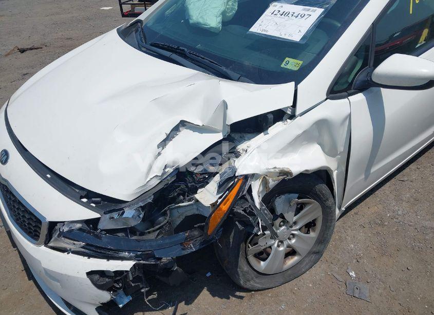 Photo 6 of 2017 Kia Forte LX (VIN 3KPFK4A74HE152485)