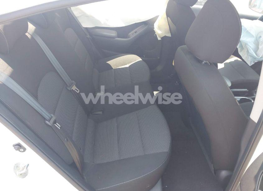 Photo 8 of 2017 Kia Forte LX (VIN 3KPFK4A74HE152485)