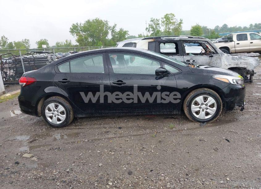 Photo 13 of 2018 Kia Forte LX (VIN 3KPFK4A74JE210231)