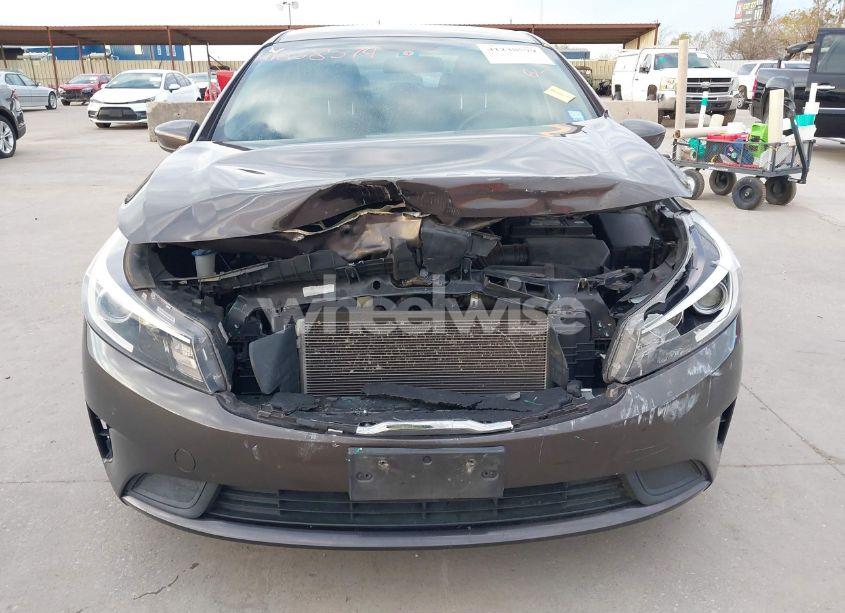 Photo 12 of 2018 Kia Forte LX (VIN 3KPFK4A74JE212061)