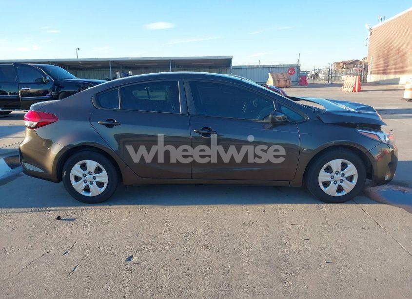 Photo 13 of 2018 Kia Forte LX (VIN 3KPFK4A74JE212061)