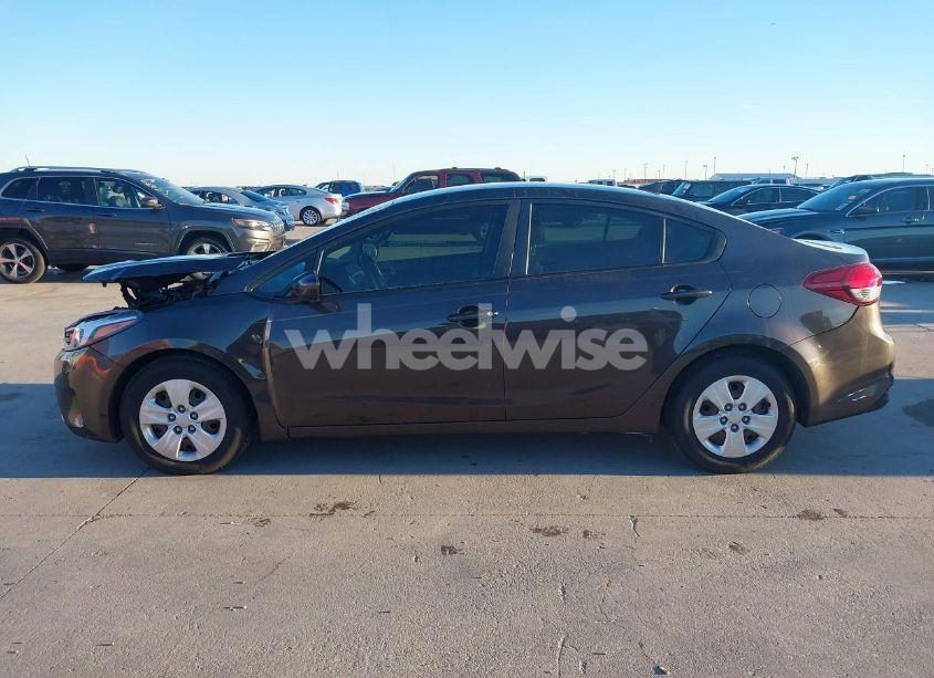 Photo 14 of 2018 Kia Forte LX (VIN 3KPFK4A74JE212061)