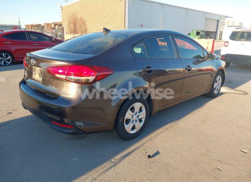 Photo 4 of 2018 Kia Forte LX (VIN 3KPFK4A74JE212061)
