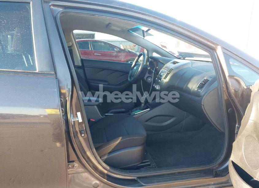 Photo 5 of 2018 Kia Forte LX (VIN 3KPFK4A74JE212061)