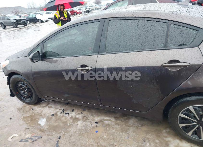 Photo 15 of 2018 Kia Forte (VIN 3KPFK4A74JE218667)
