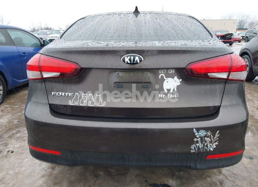 Photo 17 of 2018 Kia Forte (VIN 3KPFK4A74JE218667)