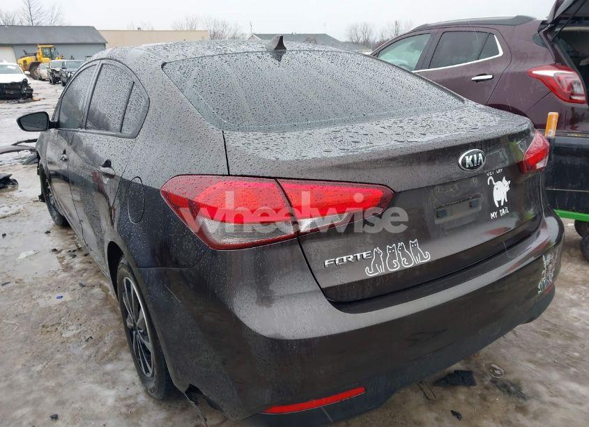 Photo 3 of 2018 Kia Forte (VIN 3KPFK4A74JE218667)