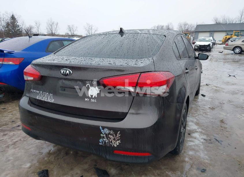 Photo 4 of 2018 Kia Forte (VIN 3KPFK4A74JE218667)