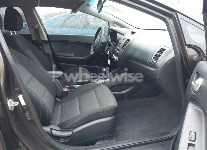 Photo 5 of 2018 Kia Forte (VIN 3KPFK4A74JE218667)