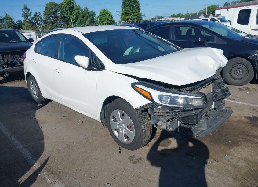 2018 Kia Forte LX (VIN 3KPFK4A74JE229409) main photo