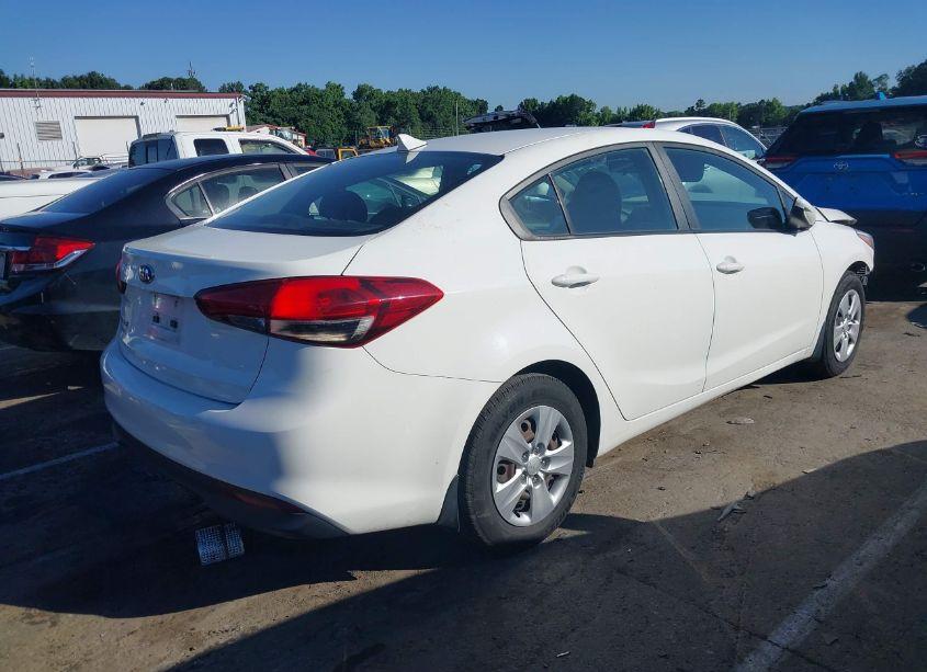 Photo 4 of 2018 Kia Forte LX (VIN 3KPFK4A74JE229409)