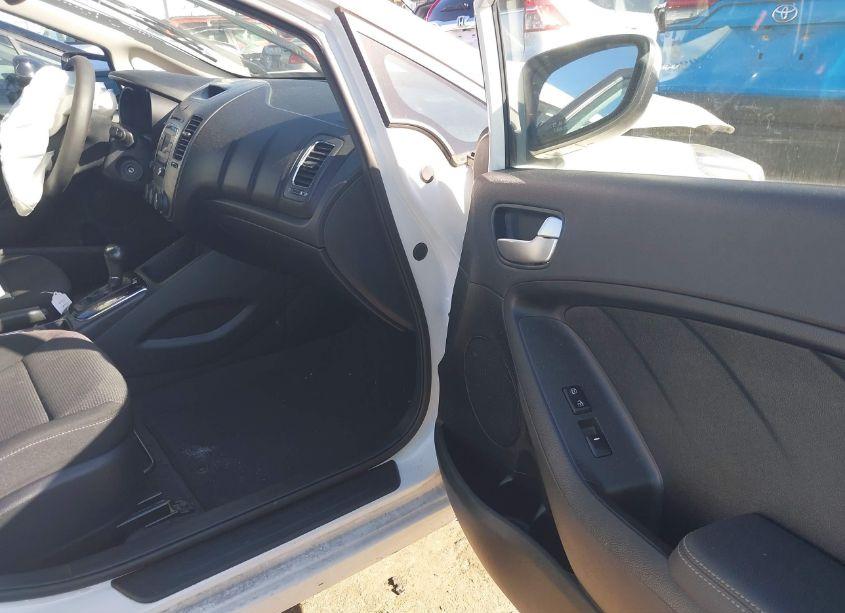 Photo 5 of 2018 Kia Forte LX (VIN 3KPFK4A74JE229409)