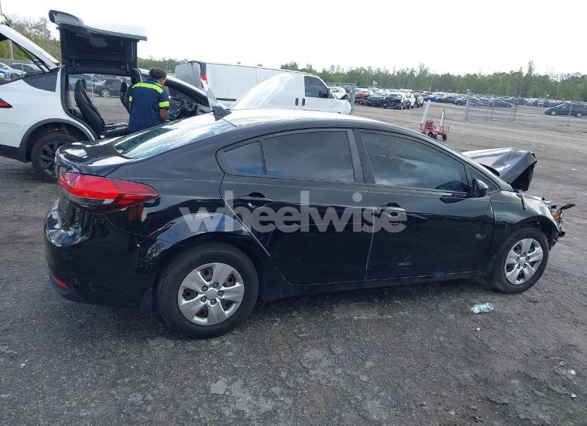 Photo 15 of 2018 Kia Forte LX (VIN 3KPFK4A74JE230690)