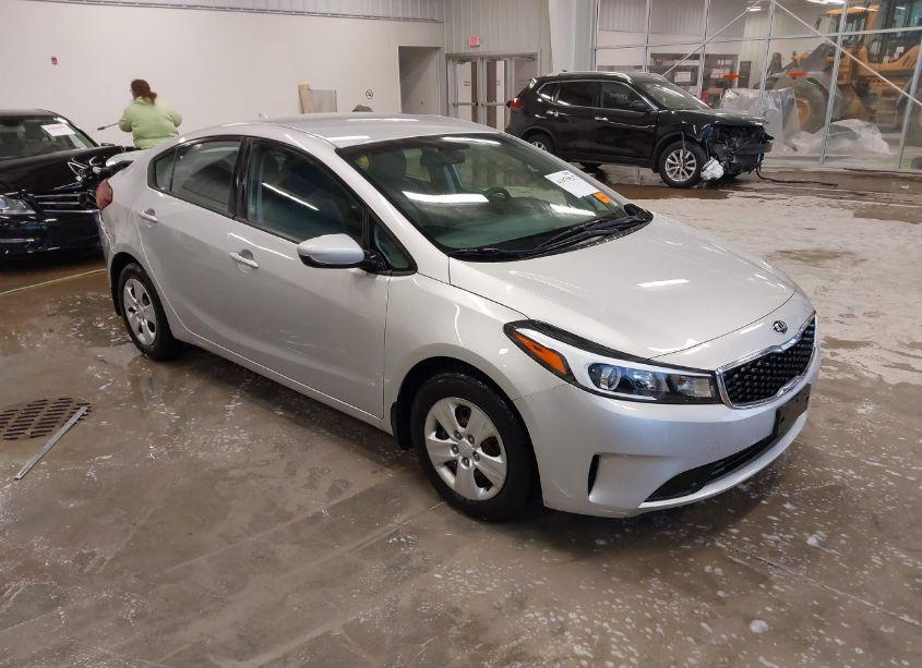 2018 Kia Forte LX (VIN 3KPFK4A74JE239633) main photo