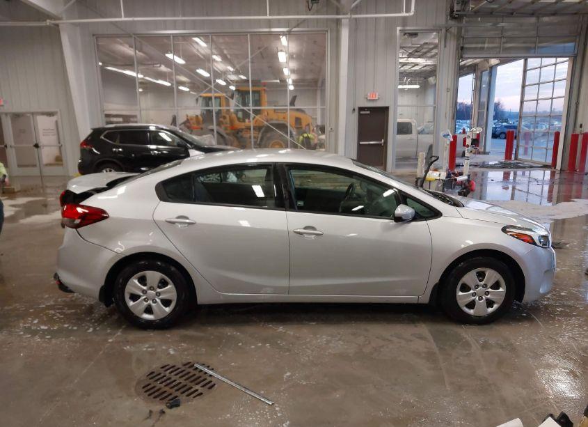 Photo 13 of 2018 Kia Forte LX (VIN 3KPFK4A74JE239633)